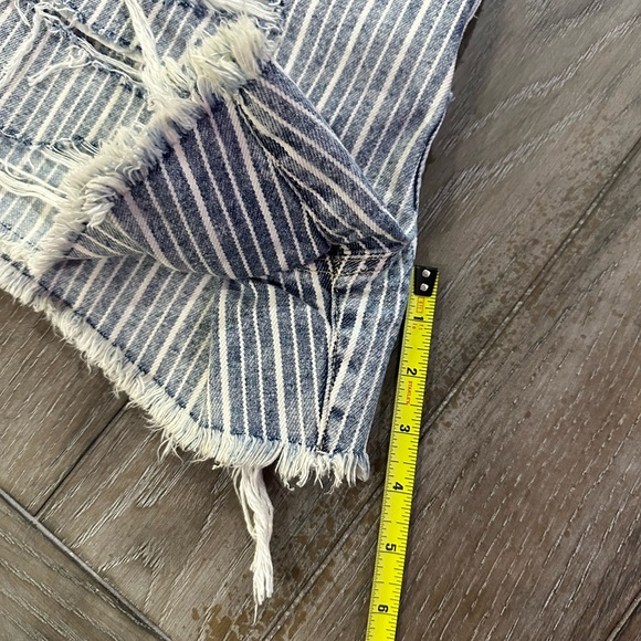 American Eagle Shorts - Picture 10 of 10